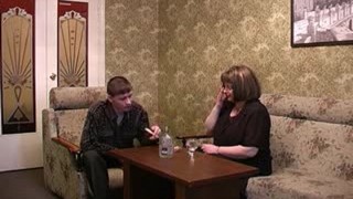 На своем День рождения парень пригласил только свою тетю, с намерением насладиться ее обаянием.