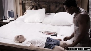 Когда Хлоя Кутюр переехала к сводному брату Рики Джонсону, он не мог удержа ...