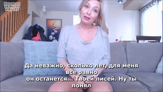 Мама сделала маникюр и готова расслабиться.